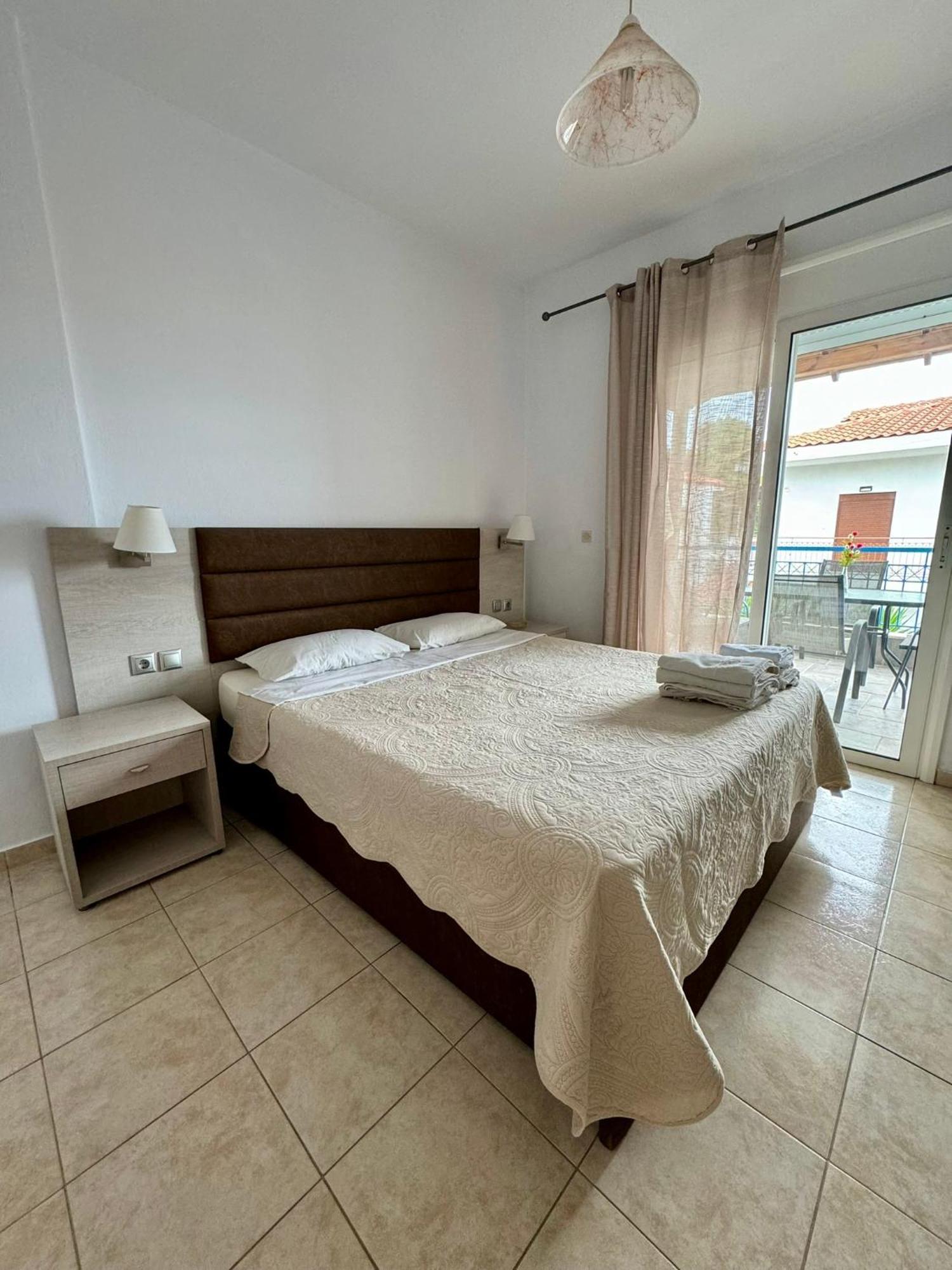 Anna'S Apartments Psakoudia Bagian luar foto